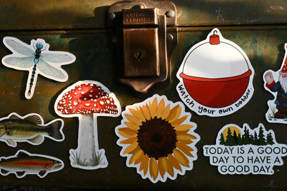 Red Mushroom Magnet: Botanical Design | Hand-Drawn